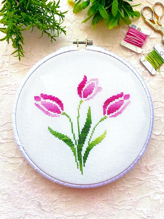 クロス・ステッチ SunflowerCrossStitchによる多彩な水彩チューリップのクロスステッチ