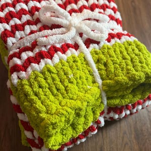 Christmas Chunky Knit Blanket, Throw Blanket, Hand Knit Blanket, Grinch Blanket, how the grinch stole Christmas