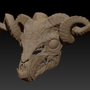 Puede incluir: Un modelo 3D detallado de la cabeza de una criatura cornuda, esculpida en un color marrón claro. La criatura tiene una boca grande y abierta con dientes afilados y un solo ojo.