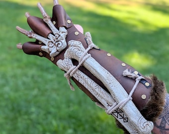 Ursine claw gauntlet