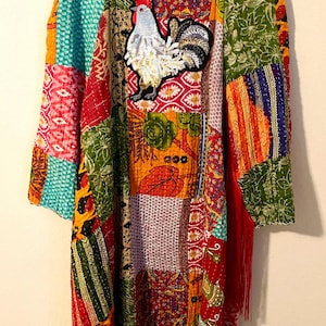 Plumero de algodón Kantha único con aplique de gallo, talla M/L