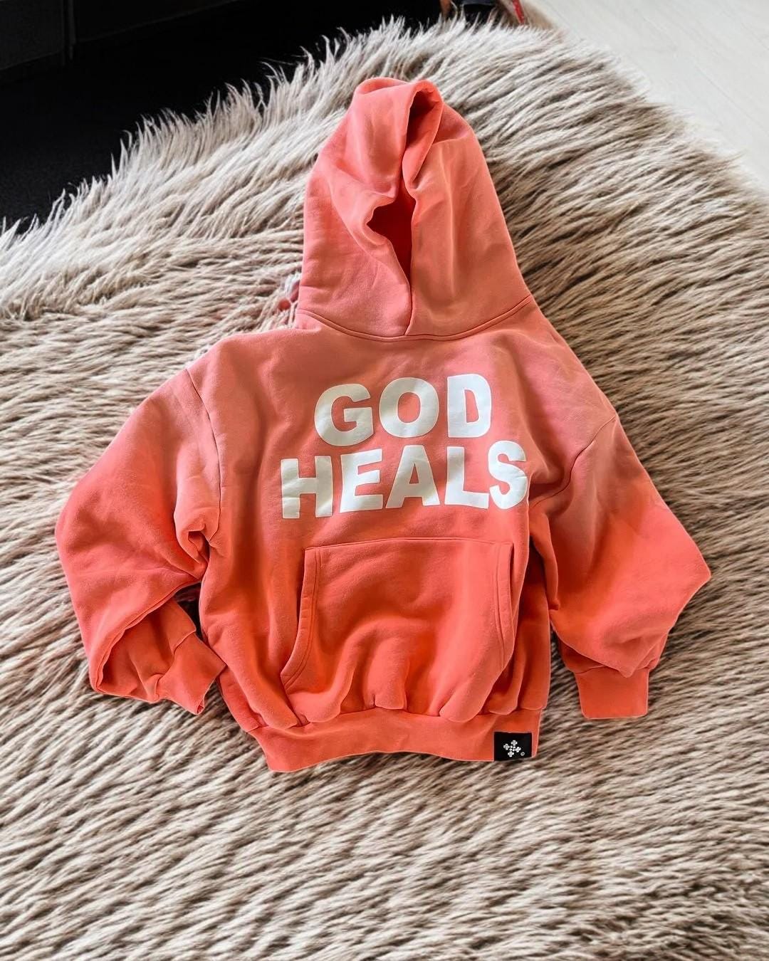 Bold 'god Heals' Hoodie: Inspirational Message, Comfortable Unisex