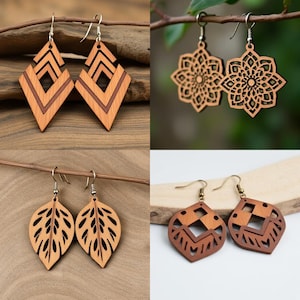 Puede incluir: Una colección de cuatro pares de pendientes de madera. Los pendientes presentan varios diseños geométricos e inspirados en la naturaleza, incluyendo formas de diamante, patrones florales y formas de hojas. Los pendientes están hechos de madera marrón claro con detalles marrón oscuro y ganchos plateados o dorados.