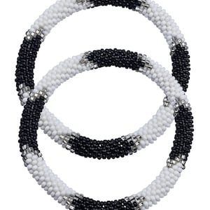 Pulseras de crochet enrollables hechas a mano: Juego de 2 apilables de cuentas de semillas estilo bohemio