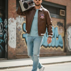 Chaqueta bomber de cuero Avirex marrón: auténtica piel de oveja, inspiración vintage, estilo motero hecho a mano. imagen 5