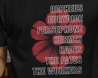 Von Hadestown inspiriertes Shirt - Weiße Umrissliste & rote Blume - Theater Kid Broadway-Musical-T-Shirt - Orpheus - Eurydike - Persephone - Hades