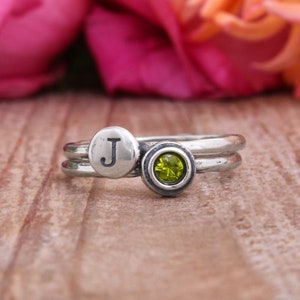 Anello della madre • Anello con pietre portafortuna in argento • Anello con pietre portafortuna in argento per la mamma • Anelli portafortuna personalizzati fatti a mano • Regalo per la festa della mamma