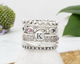 Minimalistische ringen stapelbanden met initiële en geboortesteen zilveren stapelringen moederring cadeau voor moeder Boho ringen voor haar