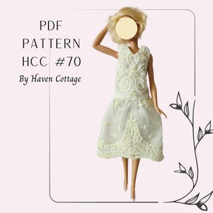 Puede incluir: Una muñeca con un vestido crema sin mangas con intrincados detalles de encaje. El vestido presenta un corpiño ajustado y una falda acampanada. La imagen incluye el texto "PDF PATTERN HCC #70 By Haven Cottage."