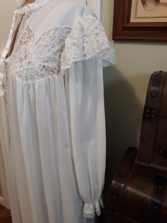 Vintage Nylon Nightgown and Robe - image 3