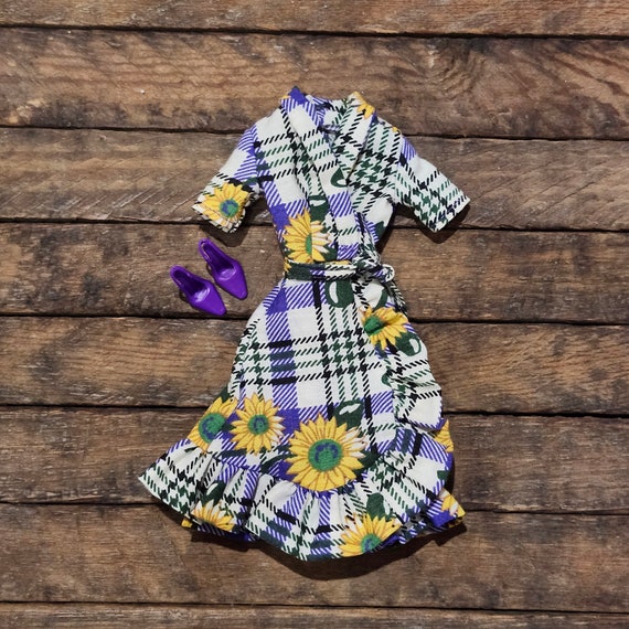 Purple dress with yellow shoes best sale