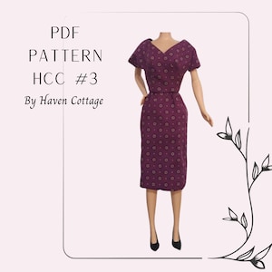 Könnte beinhalten: PDF-Schnittmuster für ein Kleid, bezeichnet als "HCC #3" von Haven Cottage. Das Kleid ist burgunderfarben mit einem kleinen weißen Blumenmuster. Das Kleid hat einen V-Ausschnitt, kurze Ärmel und eine figurbetonte Silhouette.