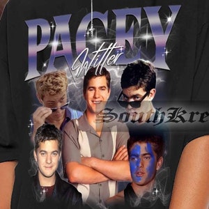 Może przedstawiać: Czarny T-shirt z nadrukiem graficznym przedstawiającym grupę młodych mężczyzn. Grafika zawiera tekst "Pacey Witter" i "South Kreo".