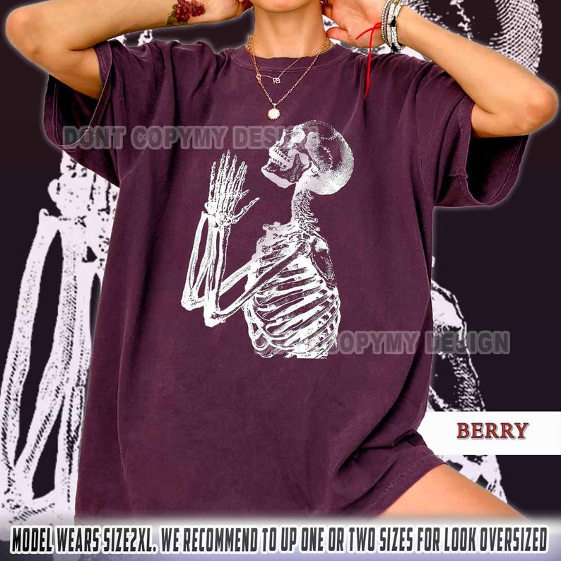 Bedjande skelettskjorta, gotisk andlig t-shirt, skelettbönskjorta, mörk estetisk dödskalleskjorta, religiös goth-t-shirt, vintage skelettkonst bild 2