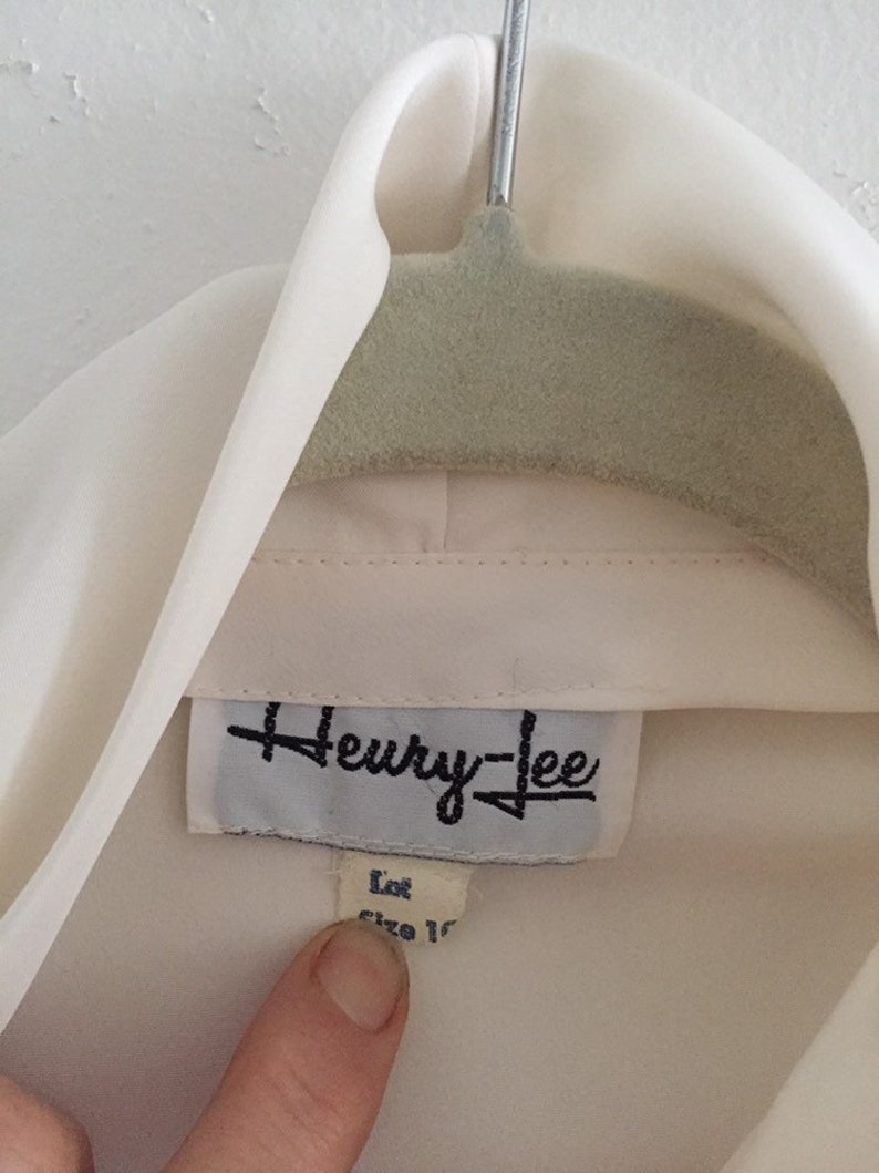 Didnt jane fonda wear this vintage white bow shirt in the 1980s movie 9 to 5?