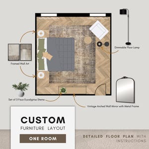 Könnte beinhalten: Grundriss eines Schlafzimmers mit Möbeln und Dekoration. Enthält ein Bett, einen Teppich, einen Sessel, eine Stehlampe, Wandkunst, einen Spiegel und künstliche Eukalyptusstiele. Text: "CUSTOM FURNITURE LAYOUT ONE ROOM".
