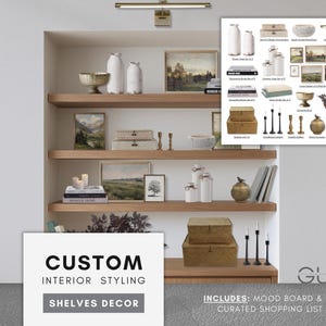 Könnte beinhalten: Eine Präsentation von Innenarchitekturelementen auf Holzregalen, darunter weiße Vasen, gerahmte Landschaftskunst, Bücher und dekorative Boxen. Das Bild enthält ein Moodboard und eine Einkaufsliste mit dem Text "CUSTOM INTERIOR STYLING SHELVES DECOR."