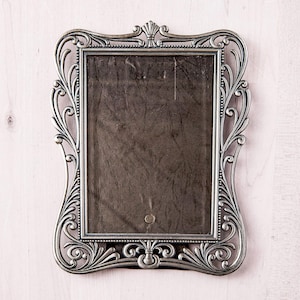 Vintage Art Nouveau Pewter Photo Frame: 5x7 Tabletop Picture Frame