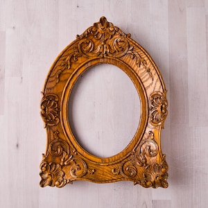Vintage Ornate Oval Wood Frame: Baroque Style, Oak Finish, 8x10 Opening