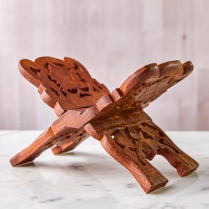 Support de livre vintage en palissandre, fabriqué en Inde, support de livre de cuisine biblique pliable en bois de teck, conception de feuille sculptée à la main, décoration de cuisine bohème