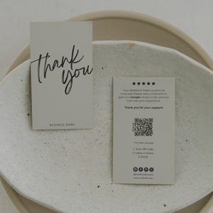 Aanpasbare minimalistische beoordelingskaartsjabloon met QR-code - direct downloaden, SET08