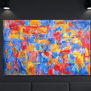 Puede incluir: Pintura abstracta en tonos de azul, amarillo y rojo. La pintura está compuesta por muchas formas y líneas diferentes, creando una composición dinámica y enérgica.