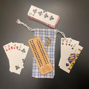 Tablero de cribbage de viaje en tamaño pequeño con cartas/microjuego de regalo