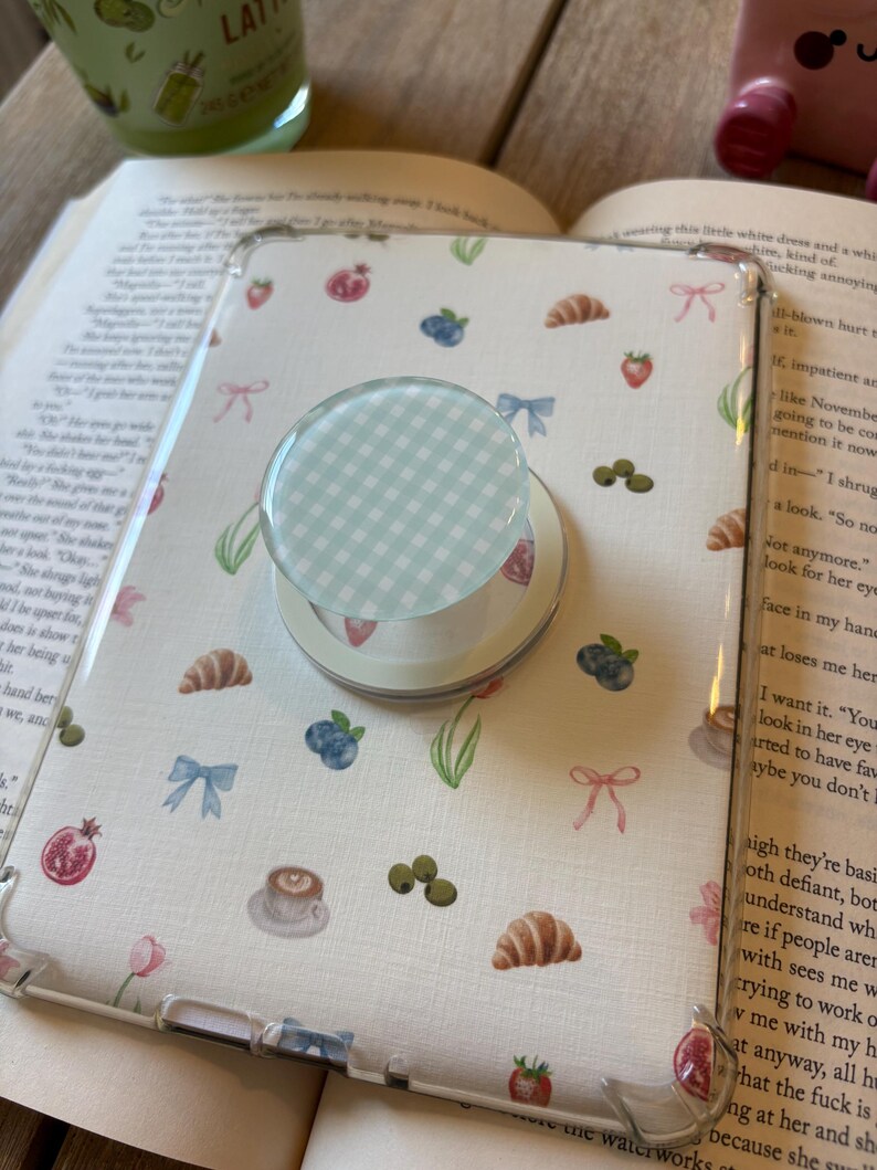Gingham kindle grips/ blue, pink, green and purple phone grip/ MagSafe grip/ magnetic phone grip/ Gingham print grip / kindle accessories Bild 12