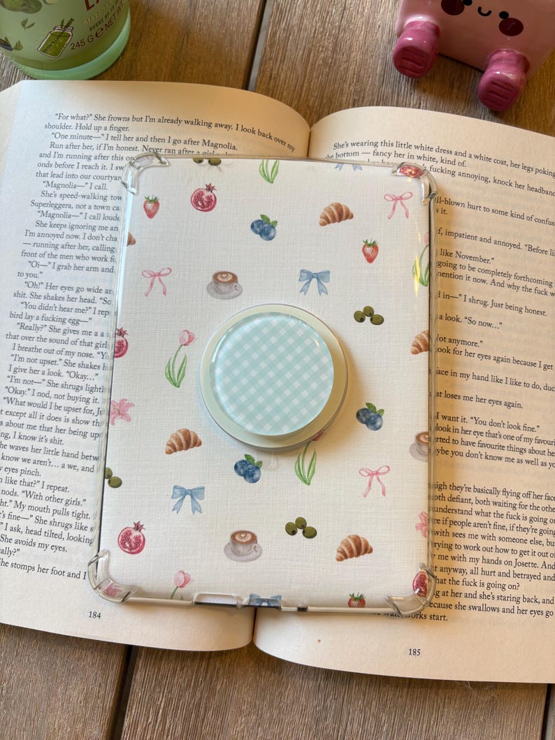 Gingham kindle grips/ blue, pink, green and purple phone grip/ MagSafe grip/ magnetic phone grip/ Gingham print grip / kindle accessories Bild 3