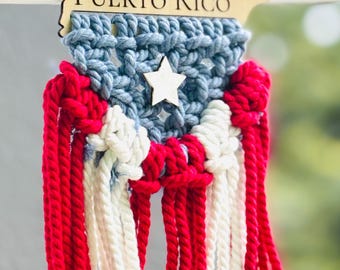 Puerto Rico flag in macrame – Handmade boho wall hanging – Handmade cultural gift – Puerto Rican pride