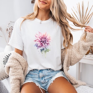 Akvarell dahlia-t-shirt, Cottagecore-t-shirt, blomt-t-shirt, botanisk t-shirt, växtälskare, estetisk trädgårdsskjorta, present till henne, vår