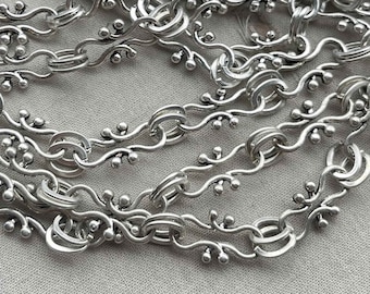 Antique Silver Chain, Silver Infinity Chain, Antique Silver Plated Base Metal, Unsoldered Chain, Per Foot, 17x8.5mm, Dry Gulch