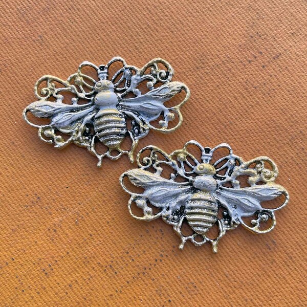 Vintage Filigree Honeybee Pendant, Artisan Patina Filigree Bee, Small Bee Pendant, 2Pcs, 45x30mm, Dry Gulch, Queen Beatrix