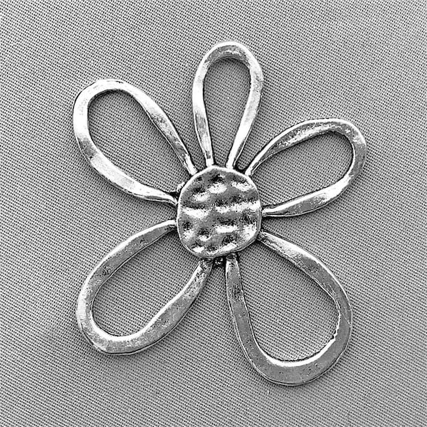 Big Daisy Flower Pendant, Whimisical Flower Pendant, Silver Plated Flower Pendant, Flower Connector Finding, 57x51mm, Dry Gulch, Q10