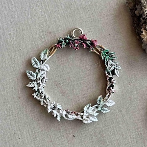 Frosted Leaf Wreath Pendant, Holiday Wreath Pendant, Christmas Pendant, Hand Painted Artisan Component, 55mm, Dry Gulch, 1Pc