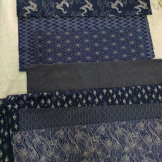 Retro Japanese Cotton Fabric: Navy Print, Medium Thickness (Fat Quarter)