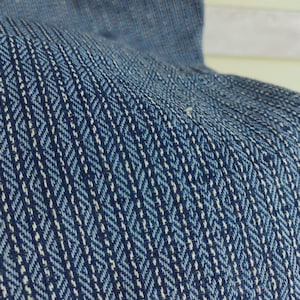 Handvävt indigo-randigt bomullstyg: Robust vävt material