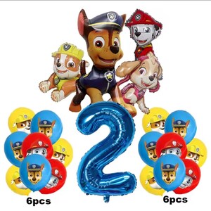 K&ouml;nnte beinhalten: Eine Sammlung von Partydekorationen zum Thema Paw Patrol. Enth&auml;lt Folienballons in Form der Zahl 2, ballonf&ouml;rmige Charaktere und runde Ballons mit Gesichtern von Charakteren. Der Text "6pcs" ist sichtbar.