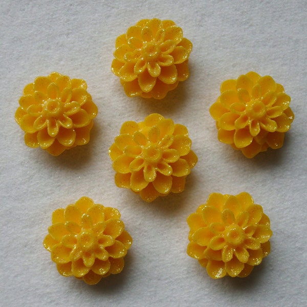 24 yellow 15mm chrysanthemum flower cabs