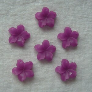 12 purple 10mm star flower cabs