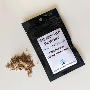 Silvervine Powder (15g) - Natural Catnip Alternative - Matatabi/Actinidia Polygama - Dried Gall Fruit
