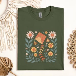 Kite Floral T-Shirt For Plant Lover, Boho Kite Shirt For Gardener, Sunflower T Shirt, Boho Daisy Top