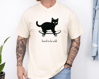 Camiseta vintage de gato, divertida camiseta unisex blanca de skateboarding, "Tabla para ser salvaje", colores cómodos