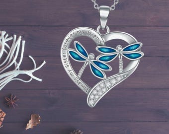 Collar de corazón de libélula de plata de ley con colgante de circonita cúbica