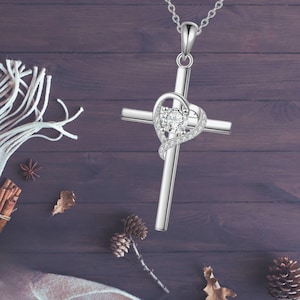 Collar con cruz de plata de ley, collar de Jesús para mujer, collar con cruz de cristal con corazón de amor