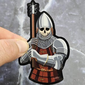 Autocollant vinyle Chevalier médiéval sombre - Chevalier au crâne et à la massue cloutée, autocollant laminé imperméable