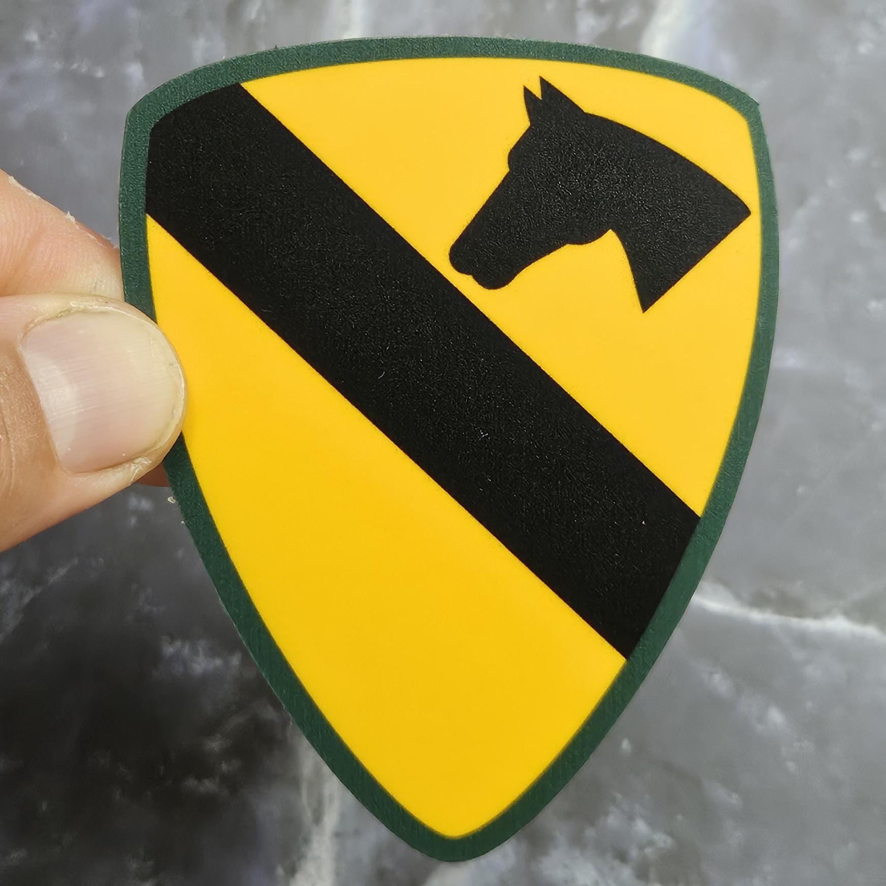 Army Stickers And Decals 1st Cavalry Division Sticker Decal - Self Adhesive Vinyl - Weatherproof - Made In USA - First Team Cav Fort Hood Arms Division Division One - Foto 3