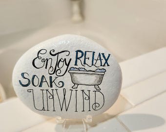 Profitez, trempez et détendez-vous grande roche peinte