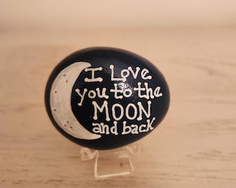 Je t'aime jusqu'à la lune et à l'arrière de la roche peinte