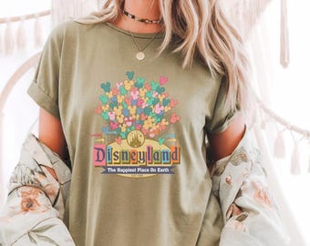 Camiseta del lugar más feliz del mundo, camiseta con el globo de Mickey, regalos de Disneyland, camiseta de Disney World, camiseta del Reino Mágico, camiseta de viaje a Disney